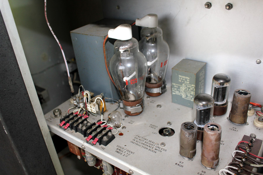 pair 809 in modulator of ndb transmitter